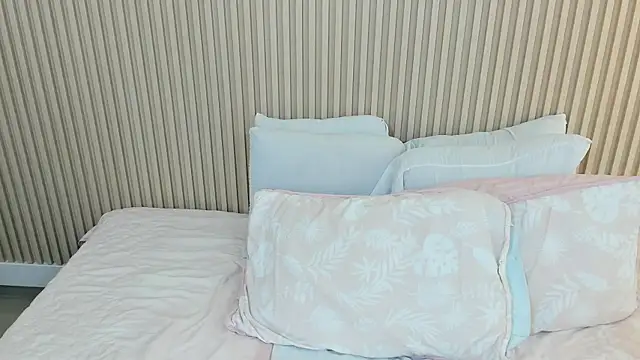 Snapshot of charlottebrowns_ chatting on May 31, 5:09 pm charlottebrowns online show from May 31, 5:09 pm