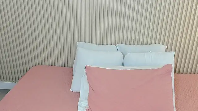 Snapshot of charlottebrowns_ chatting on June 5, 12:33 pm charlottebrowns online show from June 5, 12:33 pm