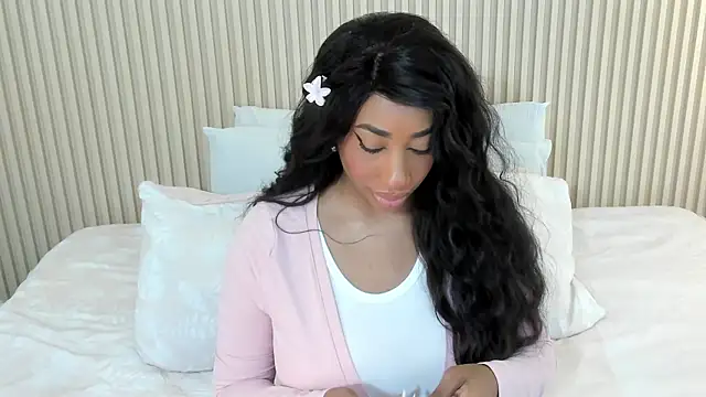 Snapshot of charlottebrowns_ chatting on July 24, 12:03 pm charlottebrowns online show from July 24, 12:03 pm
