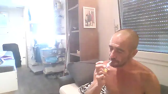 Snapshot of Pourquoipas chatting on July 15, 4:45 pm Pourquoipas online show from July 15, 4:45 pm