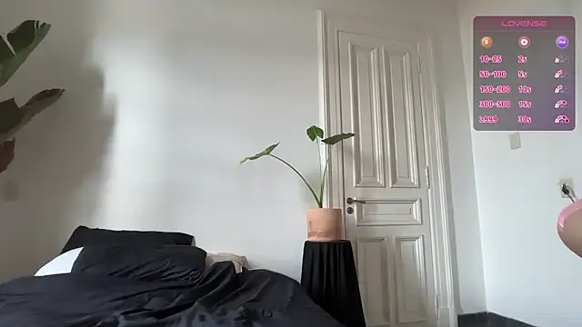 Snapshot of AliceSnowCatt chatting on June 2, 4:42 pm AliceSnowCatt online show from June 2, 4:42 pm