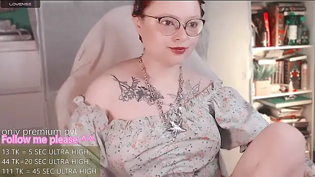 me  hanna online show from May 7, 1:33 am