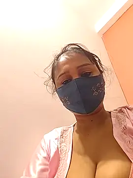 Snapshot of Archna-ji chatting on December 22, 9:31 pm Archna-ji online show from December 22, 9:31 pm