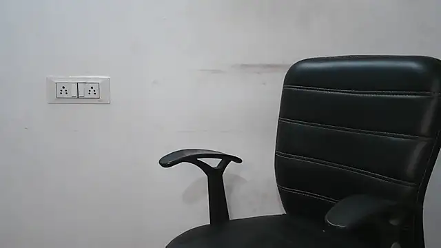 Snapshot of Suzie_darling chatting on December 28, 5:23 am Suzie darling online show from December 28, 5:23 am