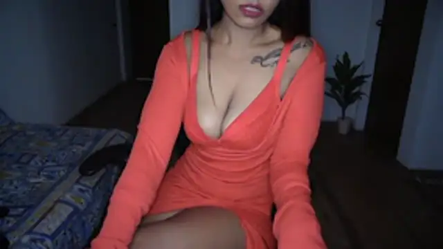Snapshot of Suzie_darling chatting on May 22, 4:01 pm Suzie darling online show from May 22, 4:01 pm