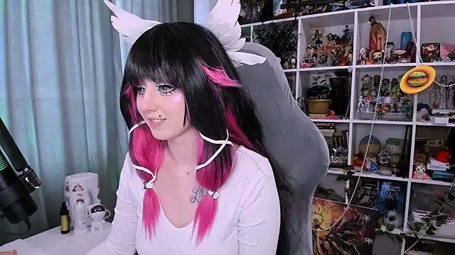 Snapshot of ohclementine chatting on April 7, 8:59 am ohclementine online show from April 7, 8:59 am