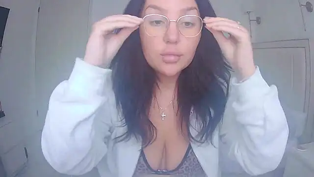Snapshot of magical_mia chatting on April 21, 10:21 am magical mia online show from April 21, 10:21 am