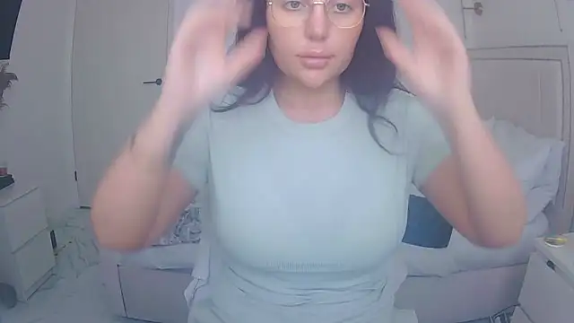 Snapshot of magical_mia chatting on April 27, 10:13 am magical mia online show from April 27, 10:13 am