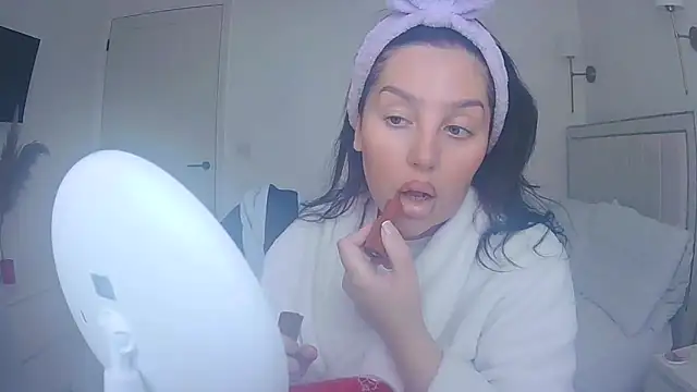 Snapshot of magical_mia chatting on May 12, 9:50 am magical mia online show from May 12, 9:50 am