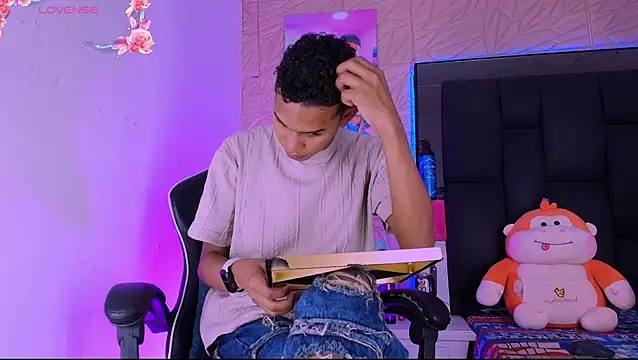 Snapshot of dilan_alfonzo chatting on June 23, 5:00 pm dilan alfonzo online show from June 23, 5:00 pm