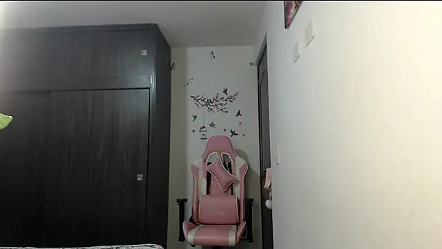 Snapshot of Mindy_James1 chatting on April 23, 9:08 am Mindy James1 online show from April 23, 9:08 am