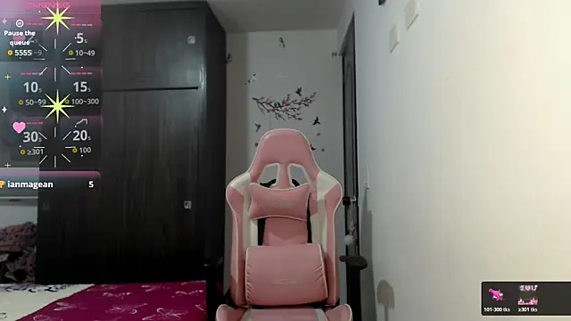 Snapshot of Mindy_James1 chatting on May 22, 10:54 am Mindy James1 online show from May 22, 10:54 am