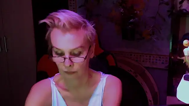 HelgaHimmell online show from March 22, 8:01 pm