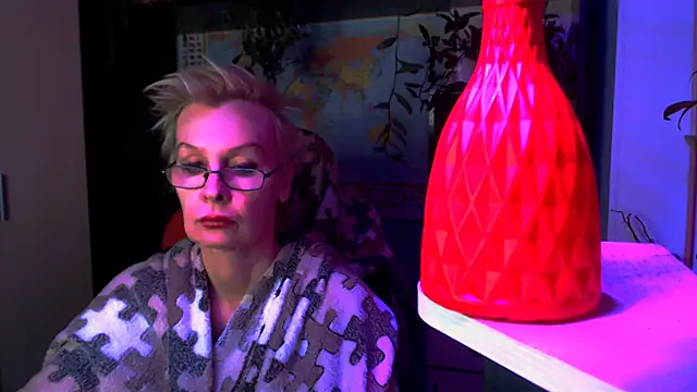 HelgaHimmell online show from March 30, 4:30 pm