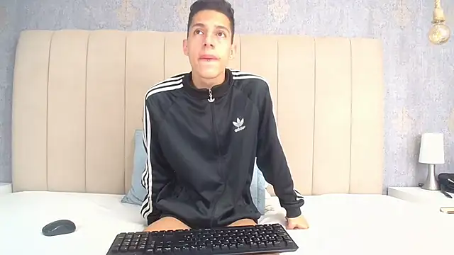 Snapshot of thiago19s chatting on June 2, 1:02 pm thiago19s online show from June 2, 1:02 pm