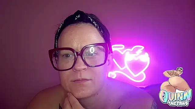 quinnmariexo online show from November 15, 2:35 pm