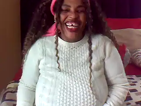Snapshot of SexxyBoob chatting on June 1, 10:17 am SexxyBoob online show from June 1, 10:17 am