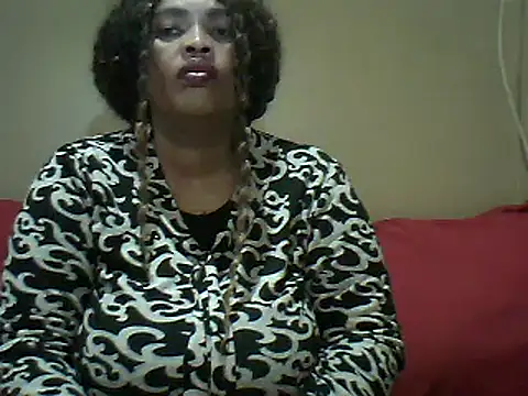 Snapshot of SexxyBoob chatting on June 6, 12:27 am SexxyBoob online show from June 6, 12:27 am