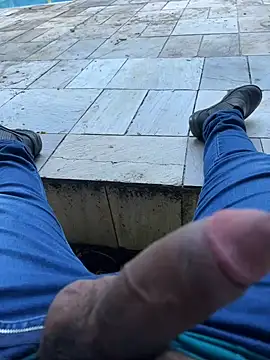 Luizcalado20 online show from March 5, 9:15 pm