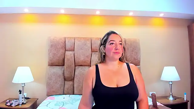 MiiaHot online show from March 1, 2:41 pm