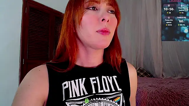 lanaturner  online show from October 25, 6:43 am