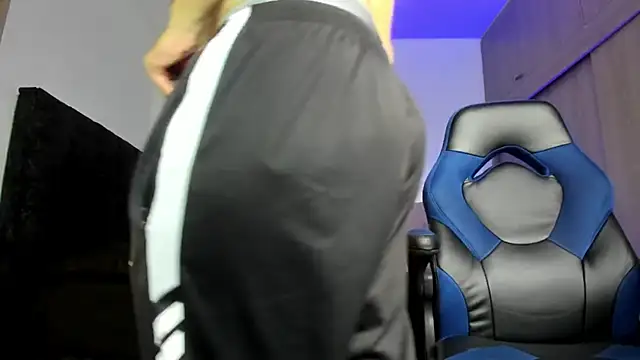 Snapshot of male_pussy chatting on October 11, 5:00 pm male pussy online show from October 11, 5:00 pm