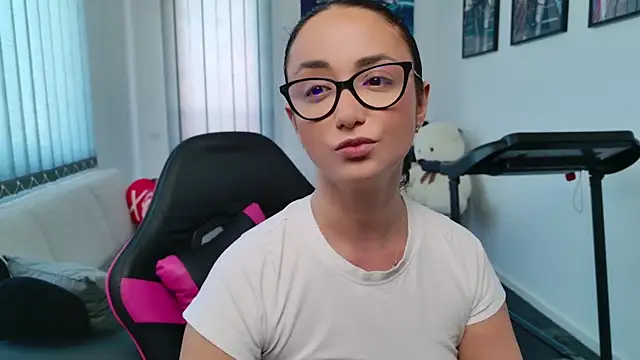 Snapshot of KatherineRyder chatting on April 19, 10:25 am KatherineRyder online show from April 19, 10:25 am