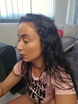 Snapshot of KatherineRyder chatting on June 25, 7:24 am KatherineRyder online show from June 25, 7:24 am