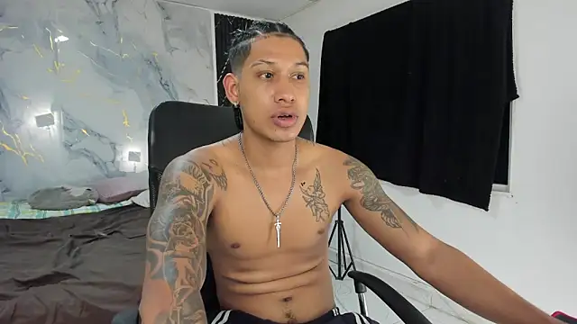 Snapshot of slim_master12 chatting on July 29, 4:43 am slim master12 online show from July 29, 4:43 am