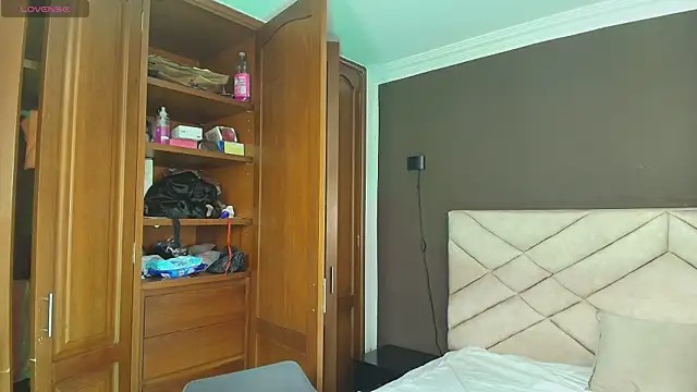 Snapshot of Raquel_jones chatting on September 11, 12:05 pm Raquel jones online show from September 11, 12:05 pm