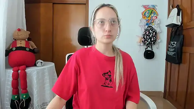 Snapshot of Adele_johnsonn1 chatting on May 22, 5:18 pm Adele johnsonn1 online show from May 22, 5:18 pm