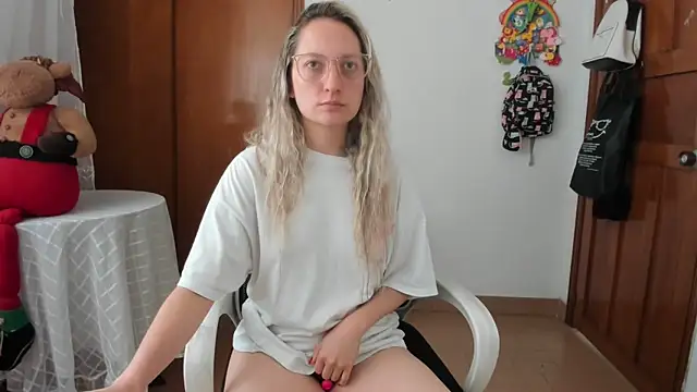 Snapshot of Adele_johnsonn1 chatting on June 8, 2:17 pm Adele johnsonn1 online show from June 8, 2:17 pm