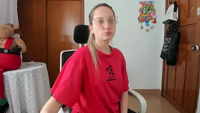 Snapshot of Adele_johnsonn1 chatting on June 10, 7:46 pm Adele johnsonn1 online show from June 10, 7:46 pm