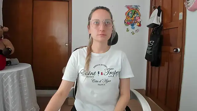 Snapshot of Adele_johnsonn1 chatting on June 12, 2:49 pm Adele johnsonn1 online show from June 12, 2:49 pm