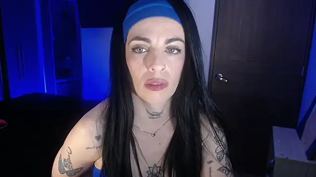 Snapshot of violett_honney chatting on June 18, 12:44 am violett honney online show from June 18, 12:44 am