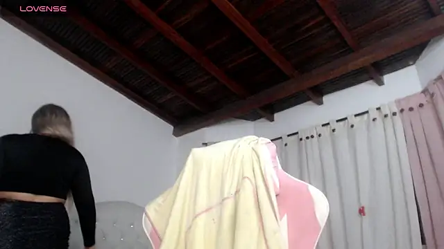 Snapshot of milk_cow_ chatting on October 7, 6:21 am milk cow online show from October 7, 6:21 am