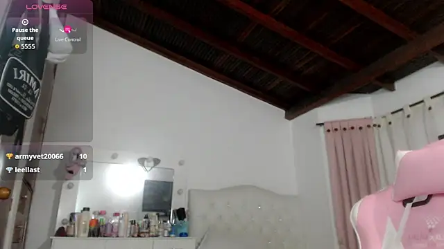 Snapshot of milk_cow_ chatting on November 8, 5:18 am milk cow online show from November 8, 5:18 am