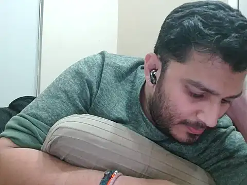 robintoit online show from February 12, 3:51 pm