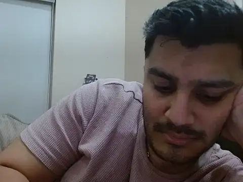 Snapshot of robintoit chatting on April 21, 5:28 pm robintoit online show from April 21, 5:28 pm