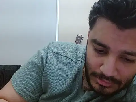 Snapshot of robintoit chatting on May 11, 5:13 am robintoit online show from May 11, 5:13 am