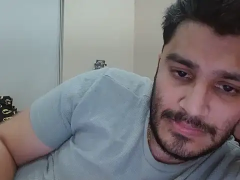Snapshot of robintoit chatting on May 11, 5:43 pm robintoit online show from May 11, 5:43 pm