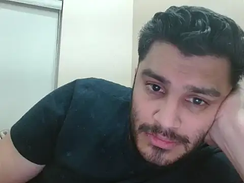 Snapshot of robintoit chatting on May 12, 8:17 pm robintoit online show from May 12, 8:17 pm