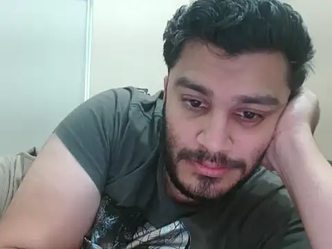Snapshot of robintoit chatting on May 20, 3:24 am robintoit online show from May 20, 3:24 am