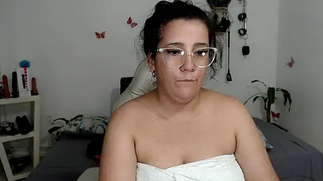 mom hot   online show from October 8, 9:01 pm