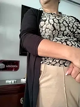 Snapshot of Natasha_milf__ chatting on April 21, 12:55 pm Natasha milf online show from April 21, 12:55 pm