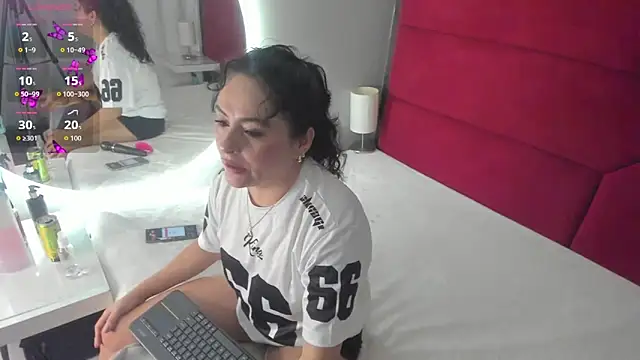 Snapshot of hanny_milf chatting on February 8, 2:15 am hanny milf online show from February 8, 2:15 am