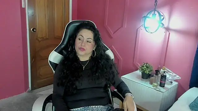 Snapshot of hanny_milf chatting on May 31, 12:23 pm hanny milf online show from May 31, 12:23 pm