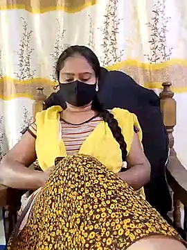 Snapshot of Idhika_Paul chatting on February 8, 4:47 am Idhika Paul online show from February 8, 4:47 am