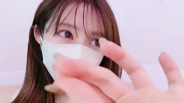 Snapshot of Mii_v_v chatting on February 9, 3:22 am Mii v v online show from February 9, 3:22 am