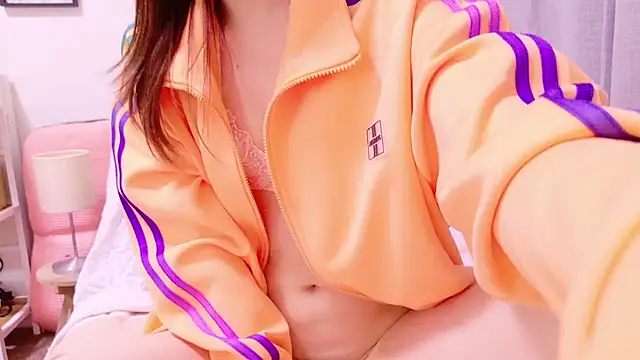 Snapshot of Mii_v_v chatting on March 9, 3:32 am Mii v v online show from March 9, 3:32 am